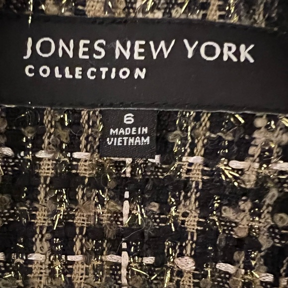 Jones New York Collection
Tweed Jacket
Size 06 - Picture 3 of 7
